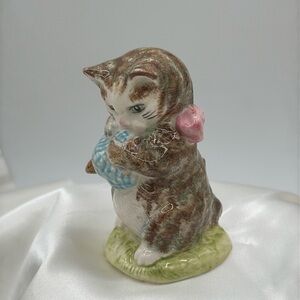 Miss Moppet Beatrix Potter Figurine by F. Warne. made in England.